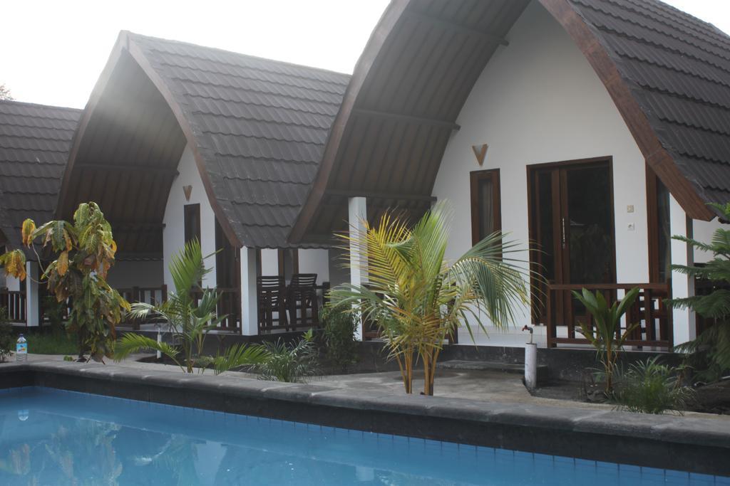 Balengku Dua Apartment Gili Air Exterior photo