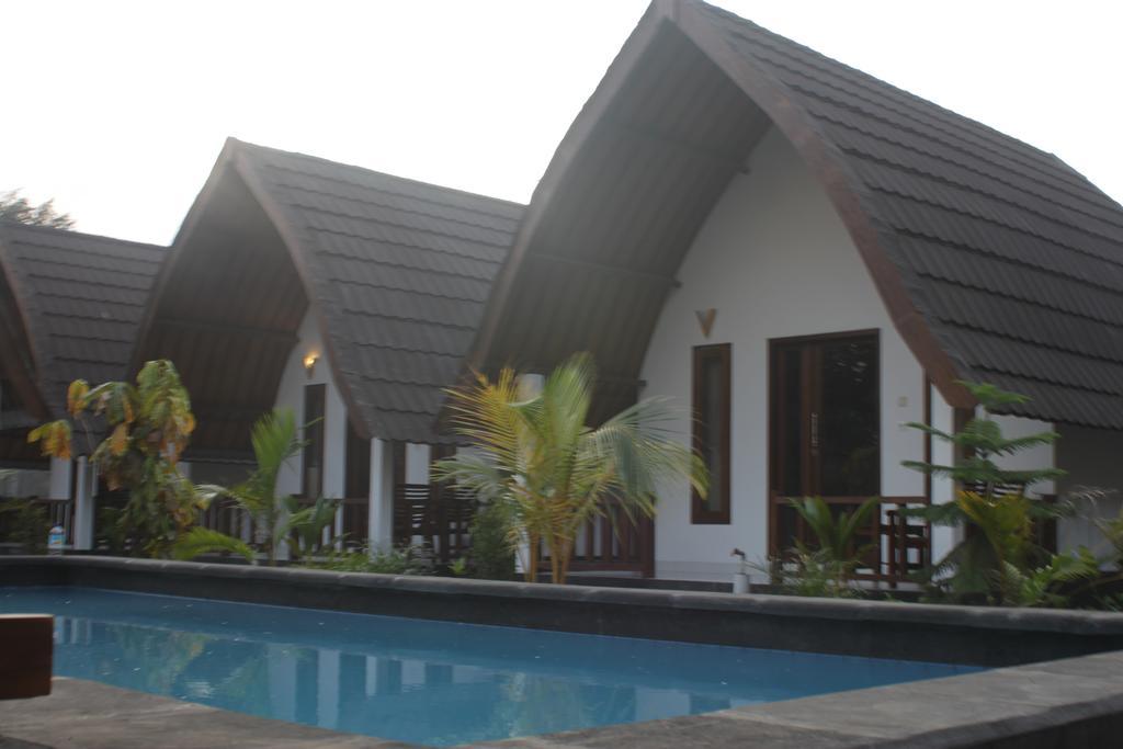 Balengku Dua Apartment Gili Air Exterior photo